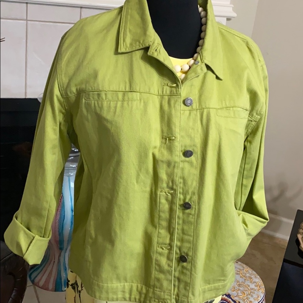 Do you in a lime green Chico’s jean jacket!